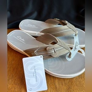 NWT Women’s Clarks Cloudstepper Sandals